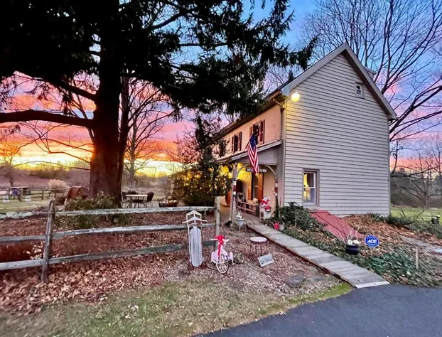 Galvanized America Inn & Art Gallery hotel detail image 3