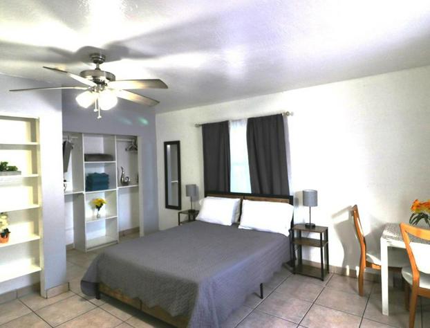 Hallandale Beach Motel with Free Parking and Full Kitchen ! No extra fees! Accepting CASH! hotel detail image 1