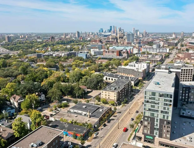Minneapolis University DT Garage BBQ Pet Friendly hotel detail image 1