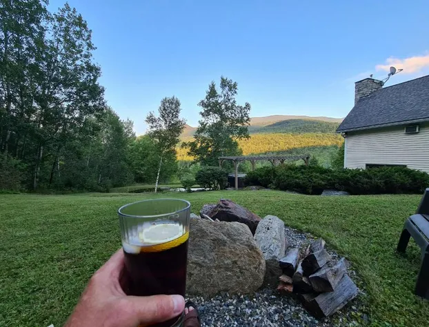 Ski and Hike/Bike Lodge - minutes from the hills hotel detail image 2