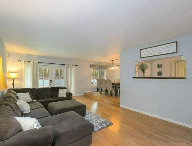 Open & Spacious Resort W Hottub Basketball Court hotel detail image 4