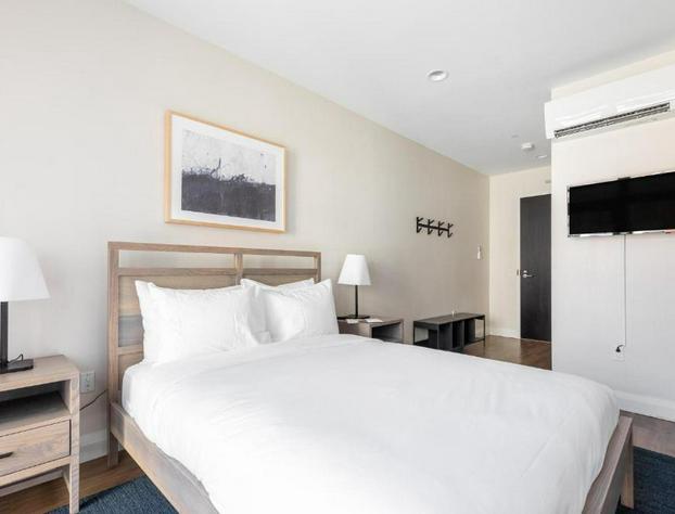 Furnished Studio in Newton Near MBTA Parks hotel detail image 3