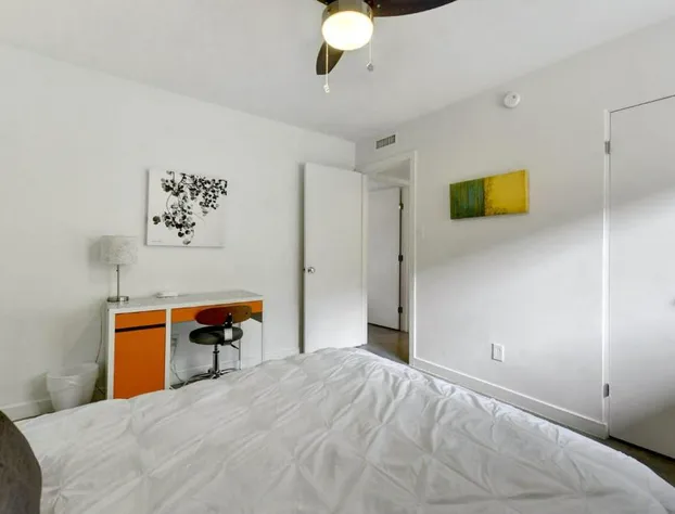 Mid Century Modern near SoCo & DT by Lodgewell hotel detail image 1