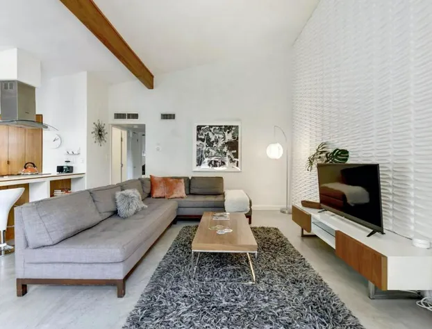 Mid Century Modern near SoCo & DT by Lodgewell hotel detail image 4