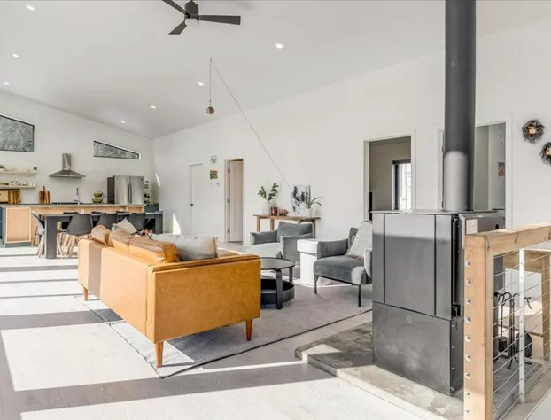 Alagnaq Inn Panoramic Views Modern Retreat hotel detail image 4