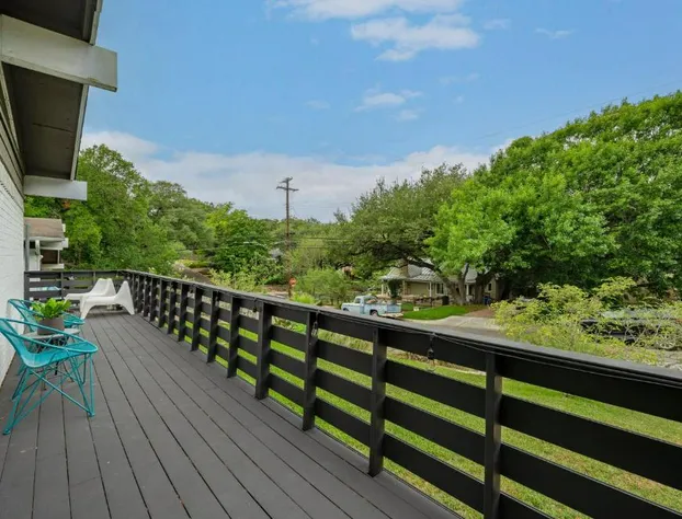 Quiet Mid Century Modern Retreat with Patio and Yard by Lodgewell hotel detail image 4