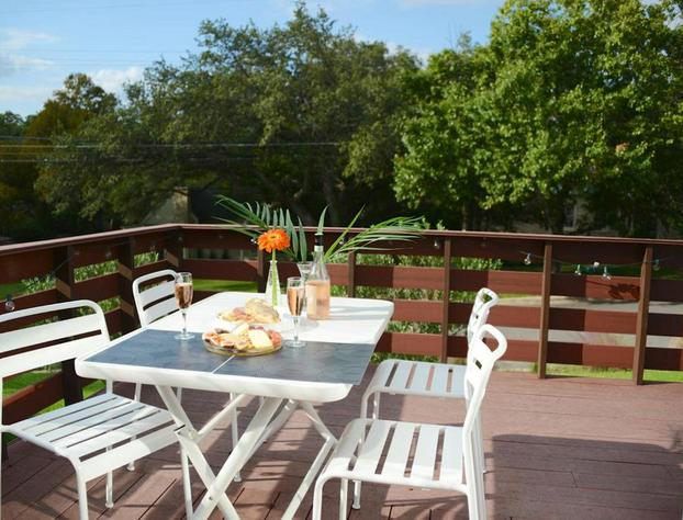 Quiet Mid Century Modern Retreat with Patio and Yard by Lodgewell hotel detail image 3