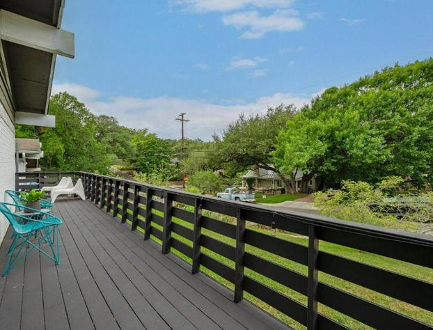 Quiet Mid Century Modern Retreat with Patio and Yard by Lodgewell hotel detail image 4