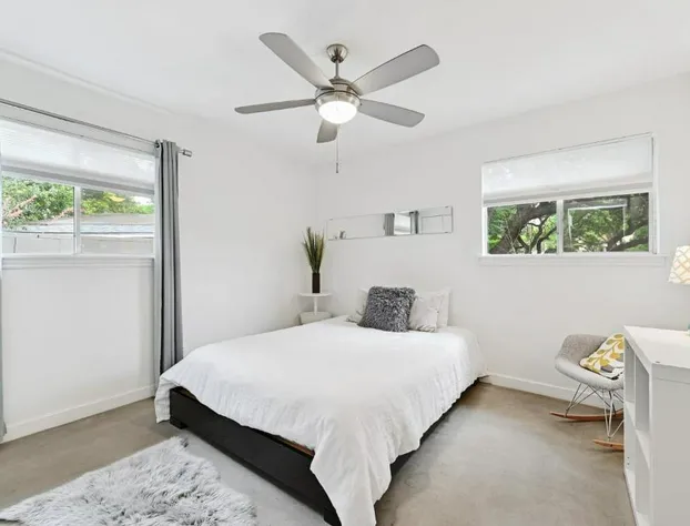 Walk to SoCo Stylish Mid Century Gem by Lodgewell hotel detail image 3