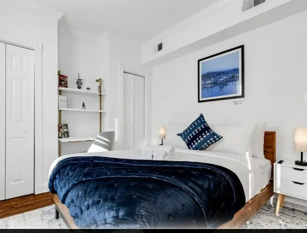 Entire Rowhome In Northwest Washington hotel detail image 1