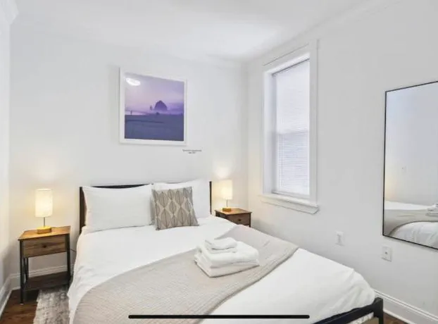 Entire Rowhome In Northwest Washington hotel detail image 3