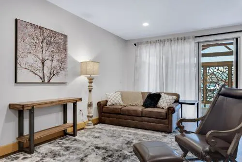 Magnolia Suite - Main Street Lodge in Berlin hotel detail image 1