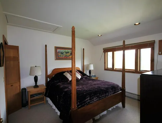 Ski Hills are only minutes away - Pinnacle View Apt - Spectacular Scenery hotel detail image 1