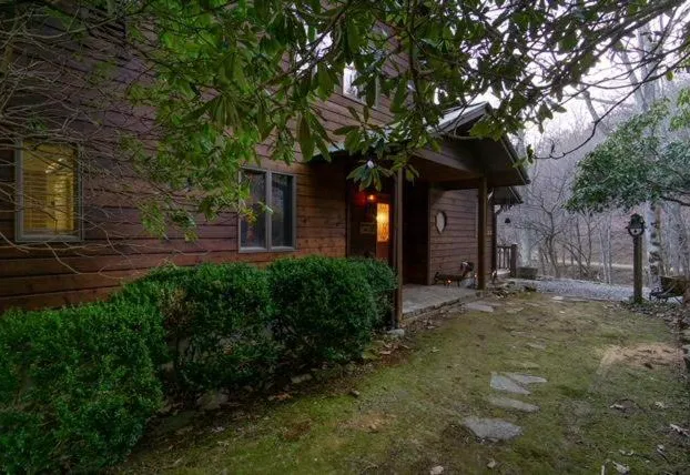 Tree Top Lodge Private Country Club Access For Guests hotel detail image 1