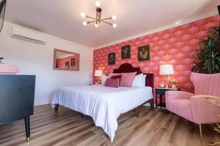 Pretty N Pink Room #5 At The Groovy Nomad Motel hotel detail image 3