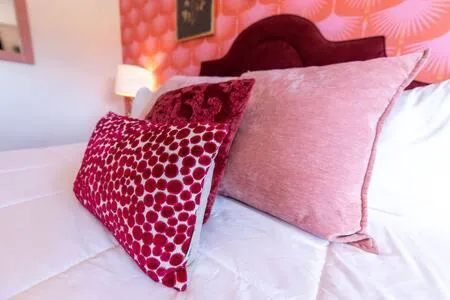 Pretty N Pink Room #5 At The Groovy Nomad Motel hotel detail image 4