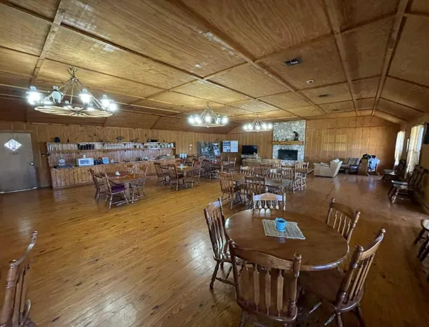 West 1077 Guest Ranch - Red Oak Room 5 hotel detail image 4