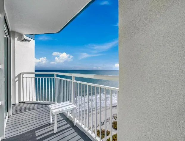 Carolinian Beach Resort 1733 hotel detail image 4