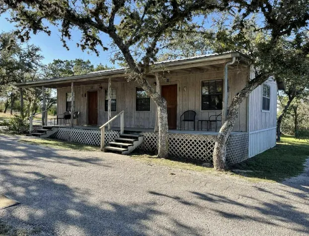 West 1077 Guest Ranch - Red Bud Room 12 hotel detail image 1