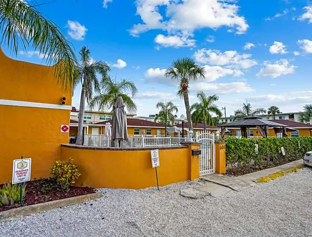 Upham Beach Inn - #2 Studio hotel detail image 2