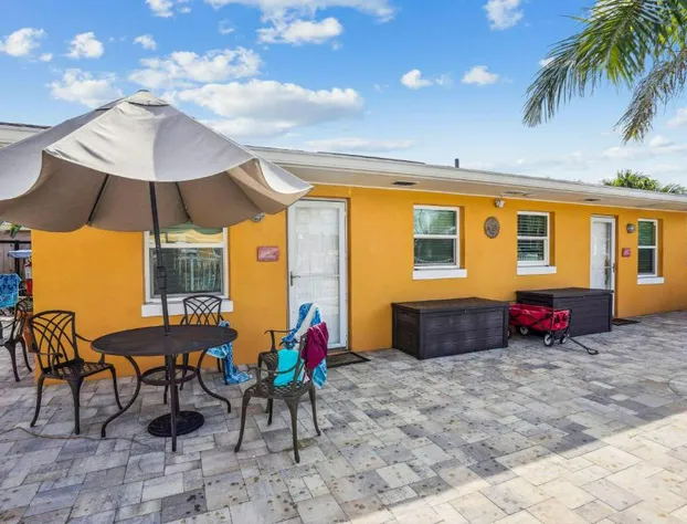 Upham Beach Inn - #11 1BR Suite hotel detail image 2