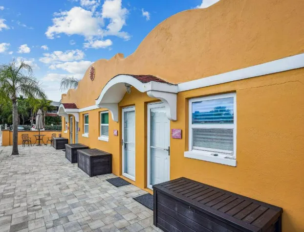 Upham Beach Inn - #6 2BR Suite hotel detail image 3