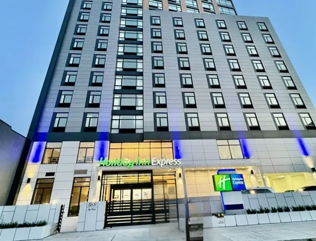 Holiday Inn Express Long Island City E New York by IHG hotel detail image 1