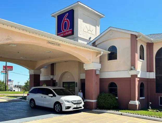 Studio 6 Suites Brenham, TX hotel detail image 2