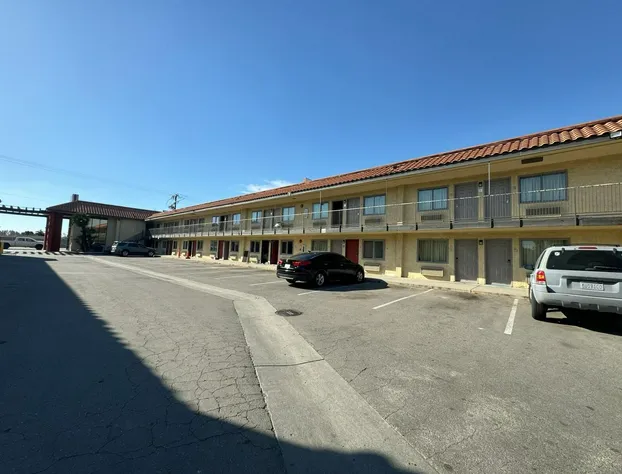 Baymont by Wyndham Bakersfield hotel detail image 1