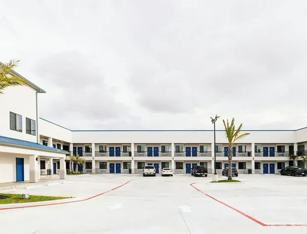 Palace Inn Blue Edgebrook hotel detail image 4