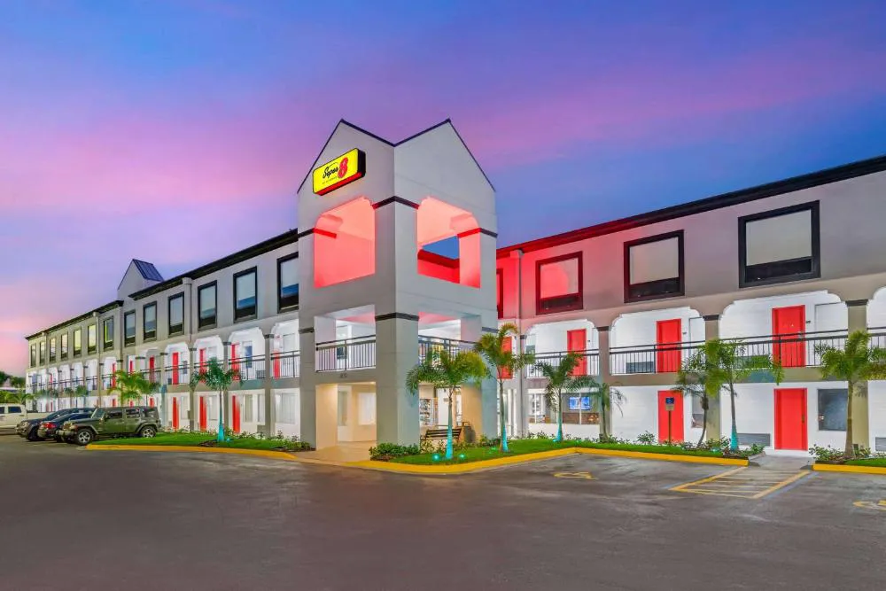 Super 8 by Wyndham Orlando Near Florida Mall hotel hero