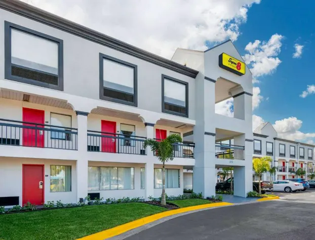 Super 8 by Wyndham Orlando Near Florida Mall hotel detail image 2