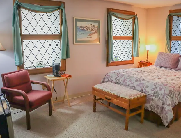 Mountain Creek Tavern hotel detail image 3