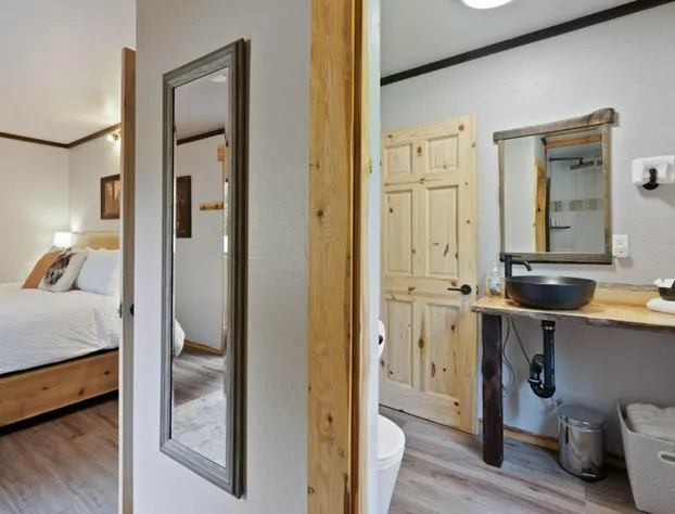 Lake Village Lodge hotel detail image 1