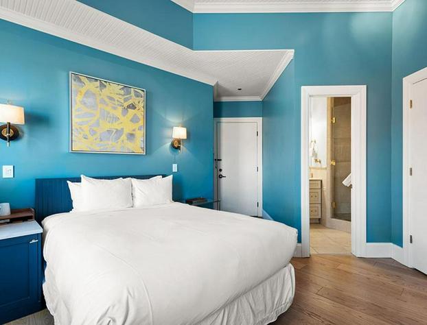 Independence Square 205 Stylish Hotel Room with AC Great Location in Aspen hotel detail image 2
