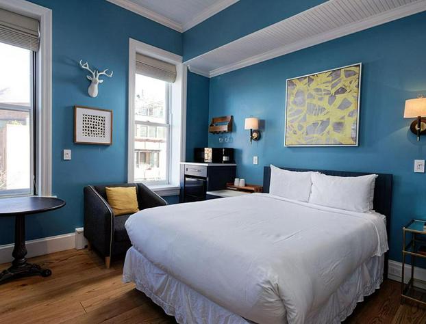 Independence Square 205 Stylish Hotel Room with AC Great Location in Aspen hotel detail image 3