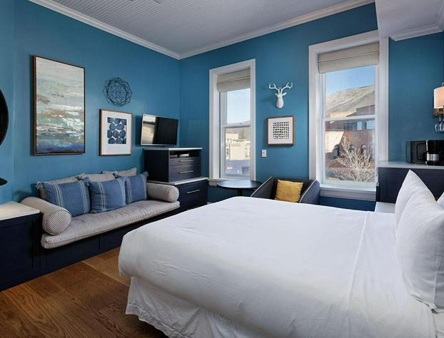 Independence Square 205 Stylish Hotel Room with AC Great Location in Aspen hotel detail image 4