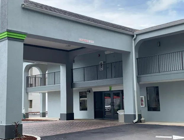 Magnolia Inn Extended Stay of Kingsland - New 2024 - Book a Kitchen Room - 12 Noon Check Out - Sleep In Late - Better Sleep - Ultra Sparkling - Pool open until until 4AM - Stay and Save Today - 24 Hour Front Desk - Premium Coffee Bar - Award Winning Inn hotel detail image 1