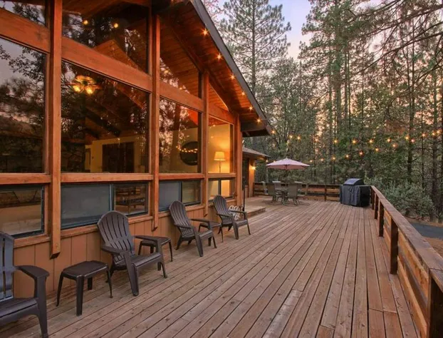 The Lodge at Uli Pines by BnB Yosemite hotel detail image 1