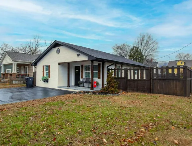 Blue Valley Inn - Hot Tub & Spacious Play Area! hotel detail image 2