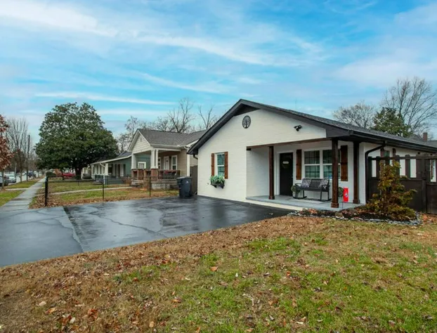 Blue Valley Inn - Hot Tub & Spacious Play Area! hotel detail image 3