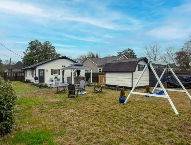 Blue Valley Inn - Hot Tub & Spacious Play Area! hotel detail image 4