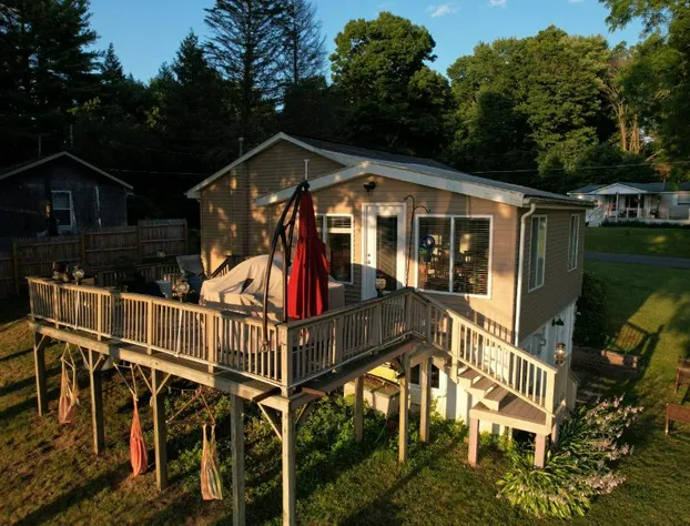 Li'l Love Inn: Magical Sunsets Quiet Cozy Waterfront hotel detail image 2