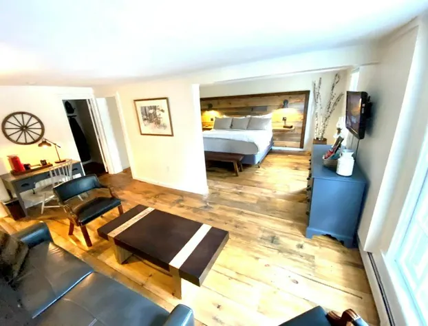 Farm Road Estate - Inn Room 2 hotel detail image 3