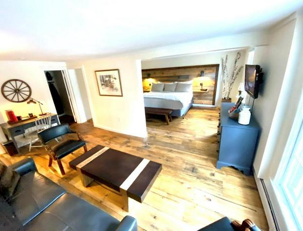 Farm Road Estate - Inn Room 2 hotel detail image 3