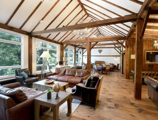 Farm Road Estate - Inn Room 6 hotel detail image 3