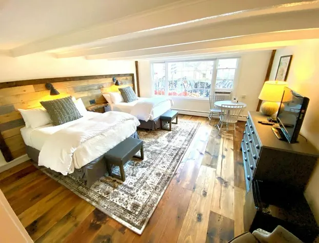 Farm Road Estate - Inn Room 4 hotel detail image 3