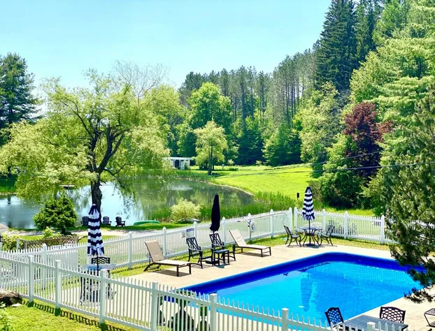 Farm Road Estate - Inn Room 4 hotel detail image 4