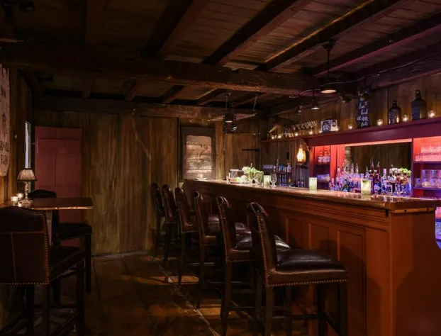 Farm Road Estate - Inn Room 3 hotel detail image 2