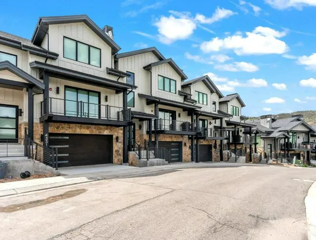 KBM Resorts FWT 4347 Luxurious 5Bdrm Pool Table and TV Room chefs kitchen Wi-fi hotel detail image 2